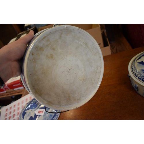 687 - A pair of Chinese blue and white twin handled tureens and covers, probably early 20th century, paint... 