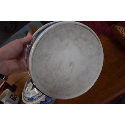 687 - A pair of Chinese blue and white twin handled tureens and covers, probably early 20th century, paint... 