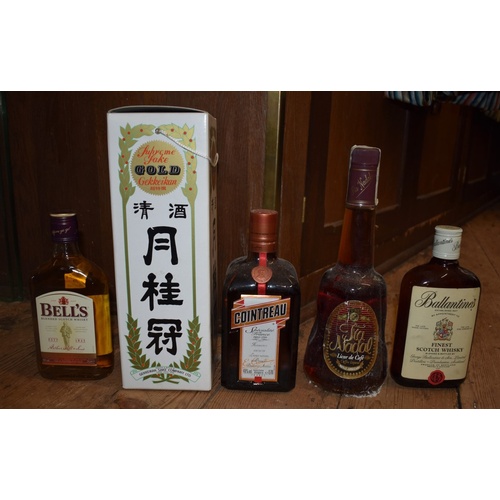 95 - A mixed group of spirits, to include: a 70cl Cointreau; a 70cl Drambuie; two half bottles of DOM Ben... 