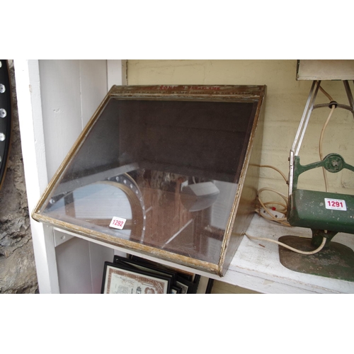1292 - A vintage Ronson Variflame shop display cabinet, 44cm wide.