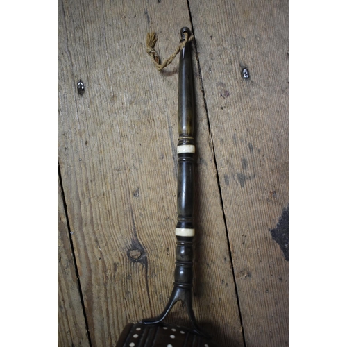 1416 - An unusual wooden and horn ladle, having bone inlay; together with a wooden gavel; and two old corks... 