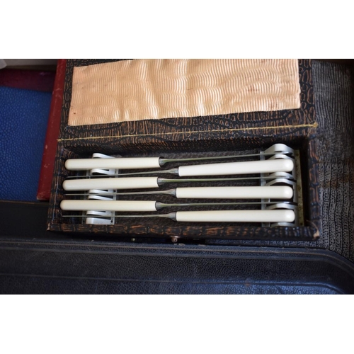 1038 - A quantity of silver plated cutlery to include cased fish servers and cased teaspoons. This lot can ... 