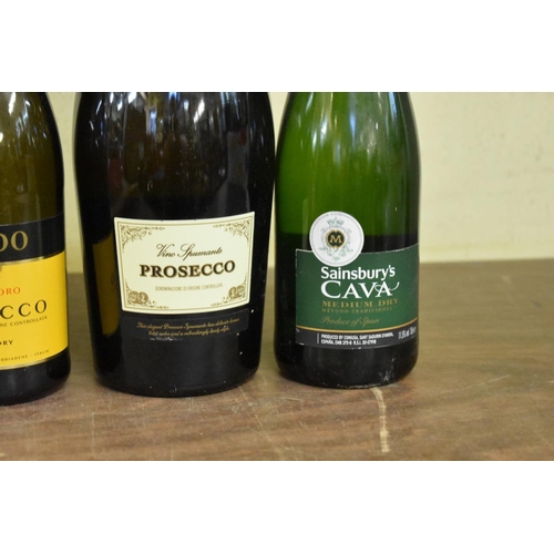 609 - A 1.5 litre magnum bottle of prosecco; together with another 75cl bottle of prosecco; and two furthe... 