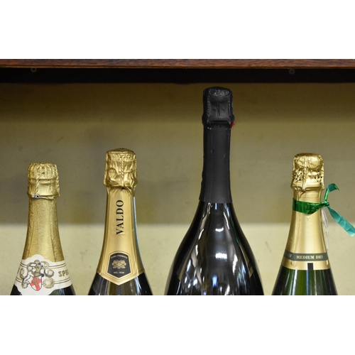 609 - A 1.5 litre magnum bottle of prosecco; together with another 75cl bottle of prosecco; and two furthe... 