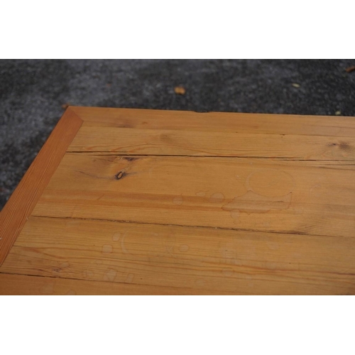 1062 - A modern pine kitchen unit, 171.5cm wide. This lot can only be collected on Saturday 19th December (... 