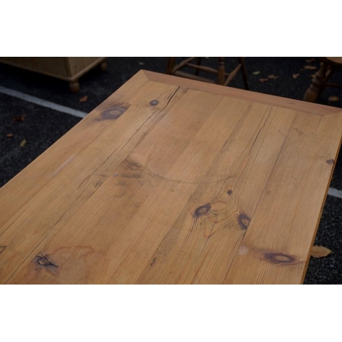 1062 - A modern pine kitchen unit, 171.5cm wide. This lot can only be collected on Saturday 19th December (... 