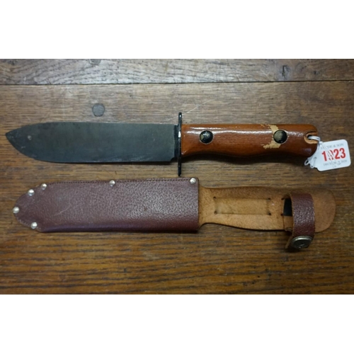 1923 - A British Aircrew and Special Forces D type survival fighting knife, the 18cm blade stamped 27c/2360... 