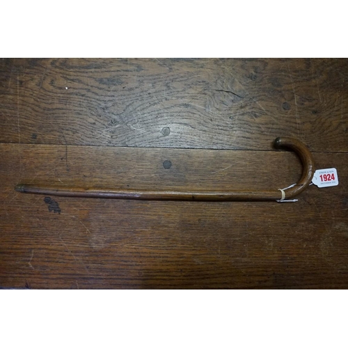 1924 - A Victorian child's walking stick, 47cm long.