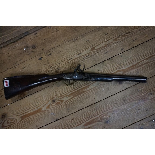 1927 - An 18th century flintlock carbine, the lock engraved 'Aston', 69cm overall length.