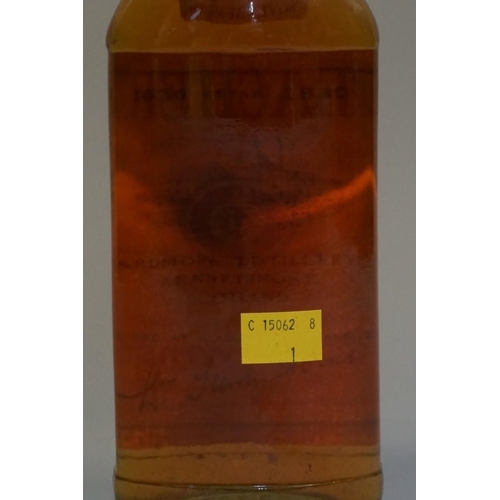 564 - A 26 2/3 fl.oz. bottle of Teacher's 'Highland Cream' blended whisky, (seal broken).