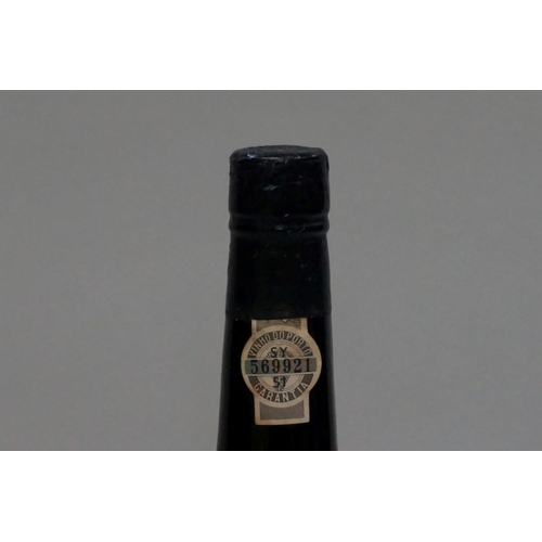 569 - A 75cl bottle of Warre's 1983 vintage port, bottled in 1985.