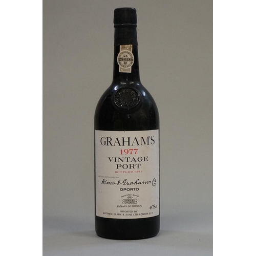 572 - A 75cl bottle of Graham's Vintage Port, 1977.