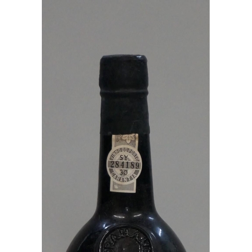 572 - A 75cl bottle of Graham's Vintage Port, 1977.