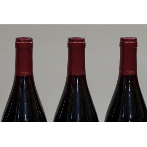 590 - Six 75cl bottles of Cotes du Rhone, 1998, Domaine du Grand Tinel. (6)