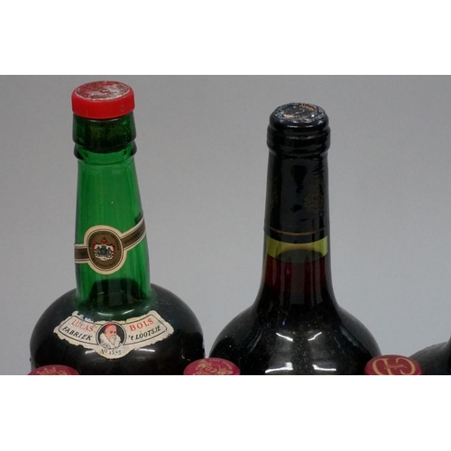 690 - A mixed group of wine and liqueurs. (18)