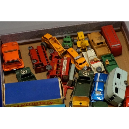 565 - A Collection of Matchbox, Lesney and other similar vehicles. (qty)