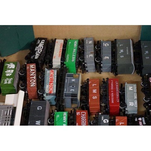 569 - A large collection of 'OO' gauge wagons. (61)