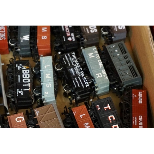 569 - A large collection of 'OO' gauge wagons. (61)