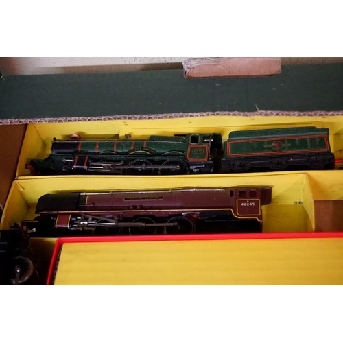 570 - A good collection of Hornby 'Dublo' BR locomotives, tenders, wagons and coaches, to include: 'City o... 