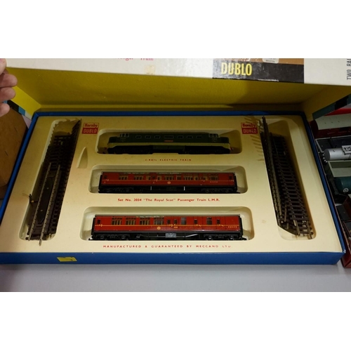 575 - A vintage Hornby 'Dublo' set 2034 'The Royal Scot Passenger Train', boxed; together with a small qua... 