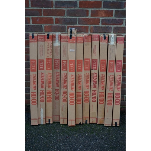 582 - A large quantity of Peco 'OO' gauge track, of various length, some boxed. (qty)