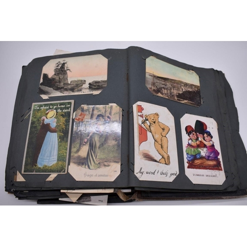 117 - POSTCARD ALBUM: substantial vintage album containing approx 465 postcards, many World War I period h... 