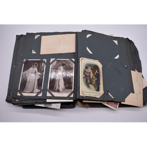 117 - POSTCARD ALBUM: substantial vintage album containing approx 465 postcards, many World War I period h... 