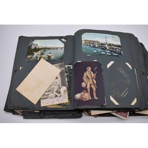 117 - POSTCARD ALBUM: substantial vintage album containing approx 465 postcards, many World War I period h... 