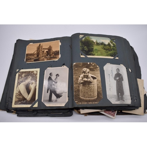 117 - POSTCARD ALBUM: substantial vintage album containing approx 465 postcards, many World War I period h... 