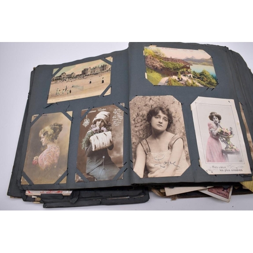 117 - POSTCARD ALBUM: substantial vintage album containing approx 465 postcards, many World War I period h... 