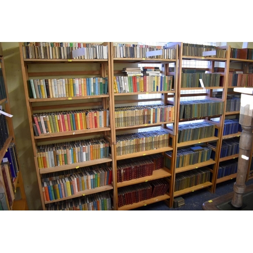 207 - OXFORD WORLDS CLASSICS: a very large collection of over 1500 volumes over 28 shelves, mixed ser... 