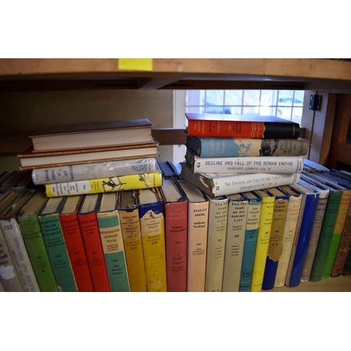 207 - OXFORD WORLDS CLASSICS: a very large collection of over 1500 volumes over 28 shelves, mixed ser... 