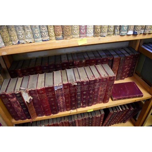 207 - OXFORD WORLDS CLASSICS: a very large collection of over 1500 volumes over 28 shelves, mixed ser... 