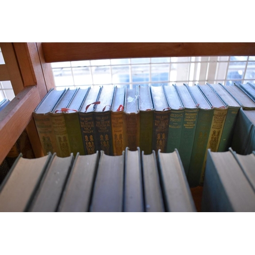 207 - OXFORD WORLDS CLASSICS: a very large collection of over 1500 volumes over 28 shelves, mixed ser... 