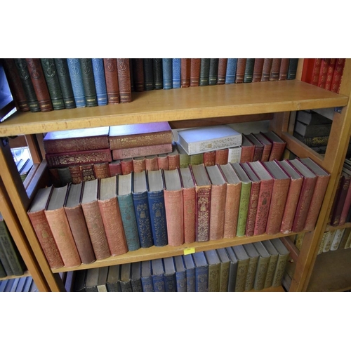 207 - OXFORD WORLDS CLASSICS: a very large collection of over 1500 volumes over 28 shelves, mixed ser... 