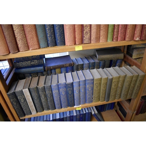 207 - OXFORD WORLDS CLASSICS: a very large collection of over 1500 volumes over 28 shelves, mixed ser... 