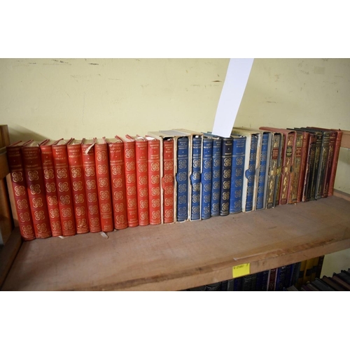 207 - OXFORD WORLDS CLASSICS: a very large collection of over 1500 volumes over 28 shelves, mixed ser... 