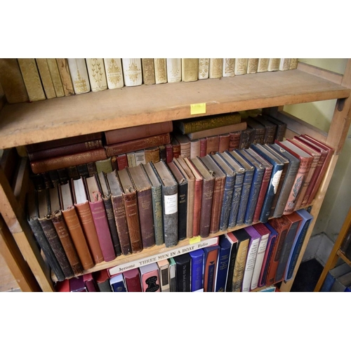 207 - OXFORD WORLDS CLASSICS: a very large collection of over 1500 volumes over 28 shelves, mixed ser... 