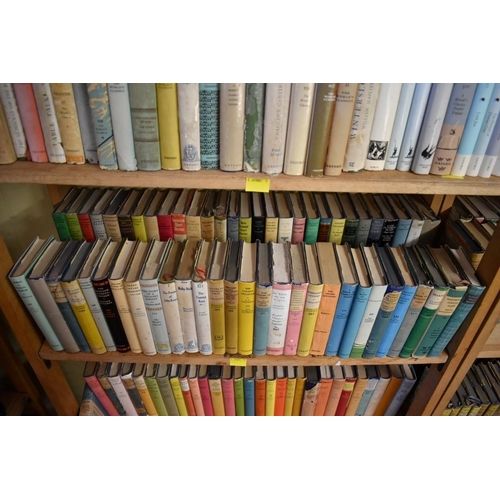 207 - OXFORD WORLDS CLASSICS: a very large collection of over 1500 volumes over 28 shelves, mixed ser... 