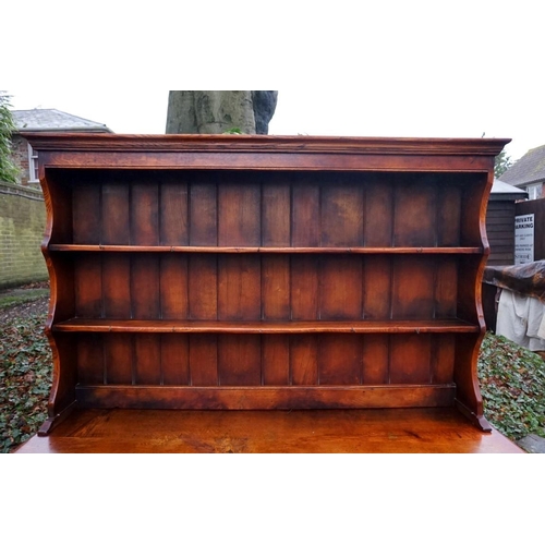 1040 - A reproduction oak dresser having rack back, 157cm wide x 52cm deep x 186cm high.Payment must be mad... 