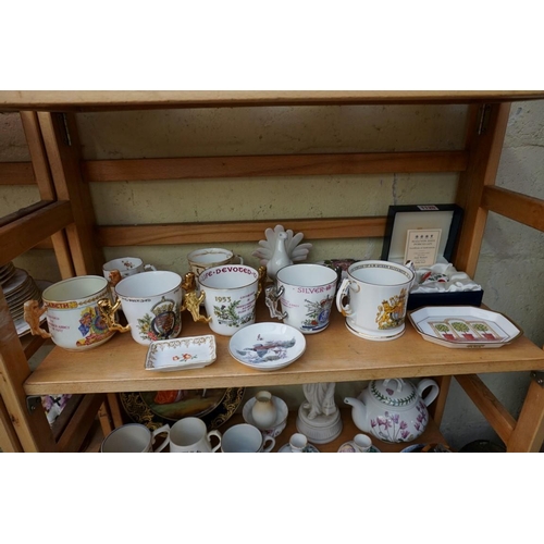 1120 - A small group of pottery and porcelain, to include: Paragon royal commemorative loving cups; and Hal... 