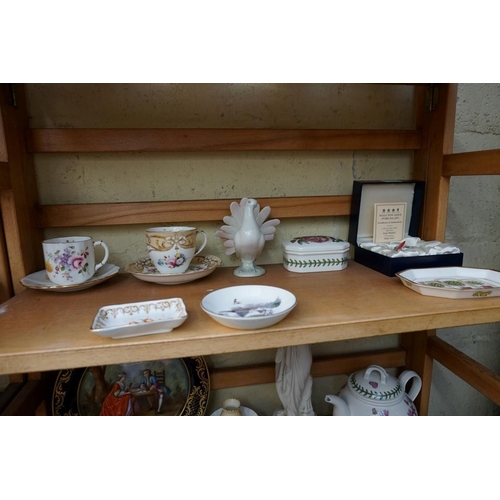 1120 - A small group of pottery and porcelain, to include: Paragon royal commemorative loving cups; and Hal... 