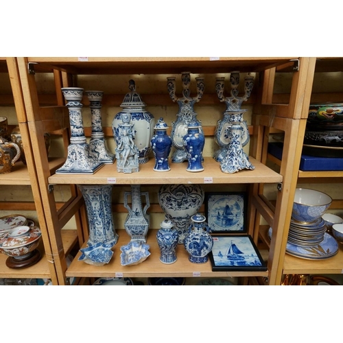 1126 - A mixed group of blue and white porcelain, to include: Dutch Delft. (18)