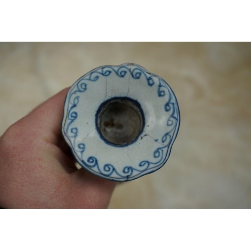 1126 - A mixed group of blue and white porcelain, to include: Dutch Delft. (18)