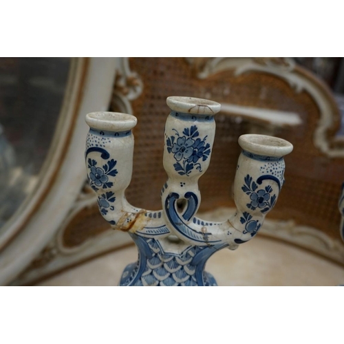 1126 - A mixed group of blue and white porcelain, to include: Dutch Delft. (18)