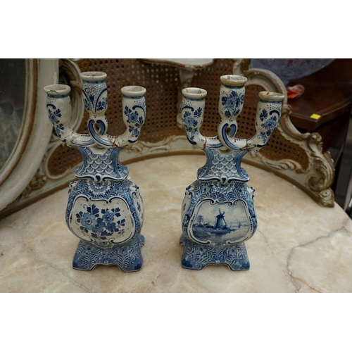 1126 - A mixed group of blue and white porcelain, to include: Dutch Delft. (18)