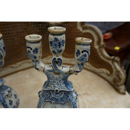 1126 - A mixed group of blue and white porcelain, to include: Dutch Delft. (18)