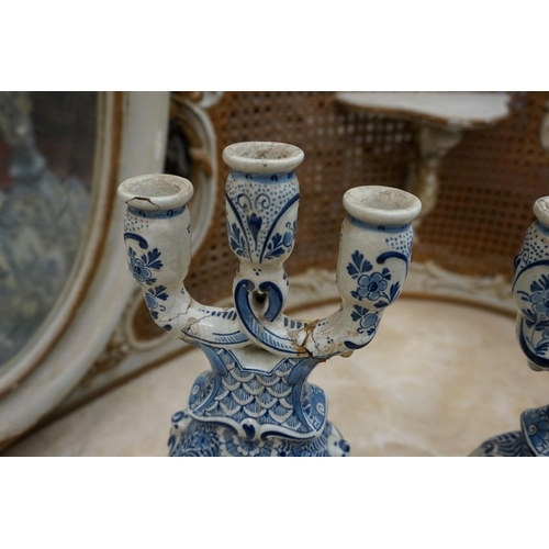 1126 - A mixed group of blue and white porcelain, to include: Dutch Delft. (18)