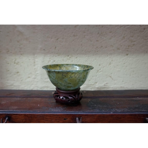 1134 - A mixed group of Chinese ceramics and works of art, to include: a pair of green jade bowls, 10cm dia... 