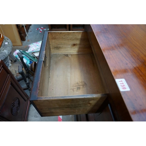 1159 - A Victorian mahogany chest of drawers, 96cm wide.